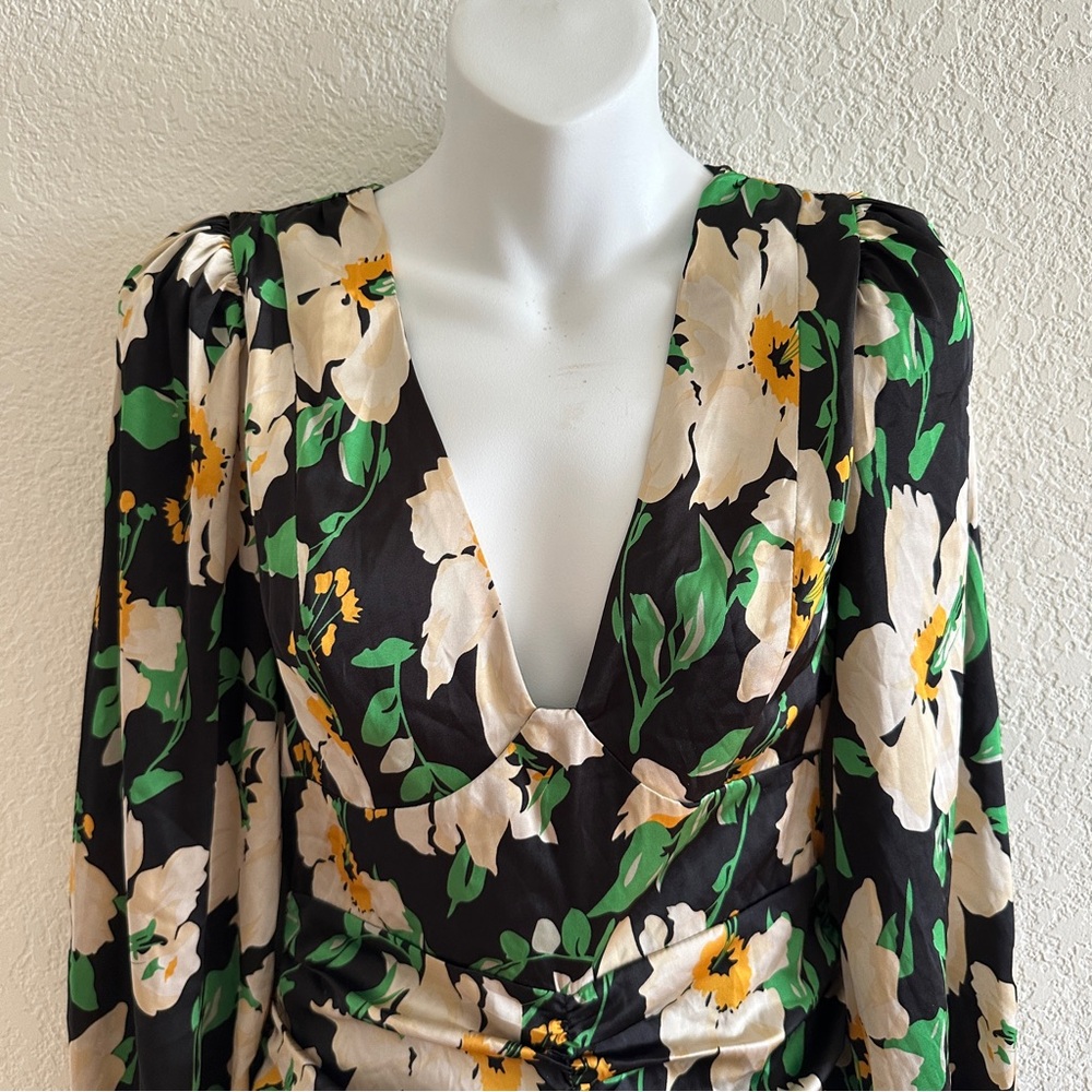 Astr Women’s Black Green Floral V-Neck Ruched Long Puff Sleeve Fitted Mini Dress - Picture 4 of 10